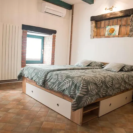 Mulberry House Apartment *