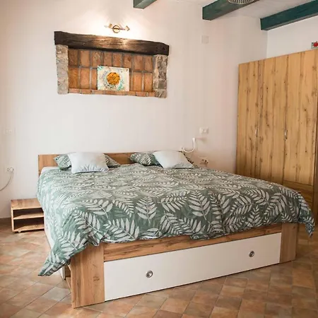 Mulberry House * Sempas