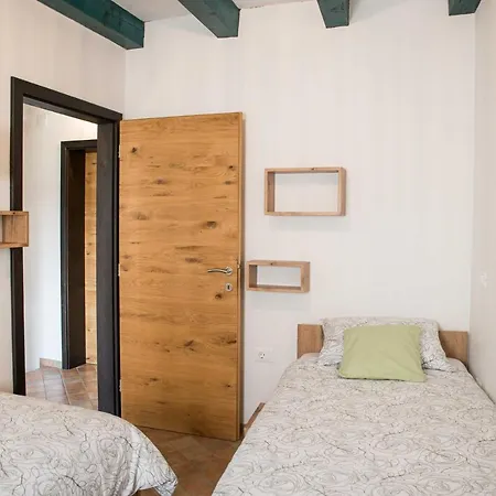 Mulberry House * Sempas