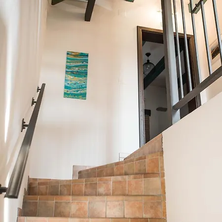 Mulberry House Apartment *