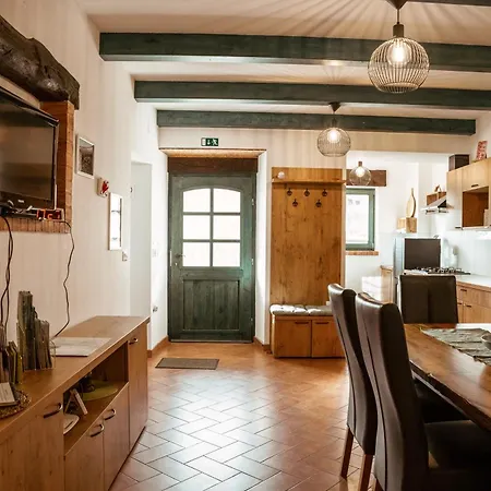 Mulberry House Apartman Sempas