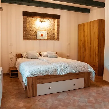 Mulberry House *