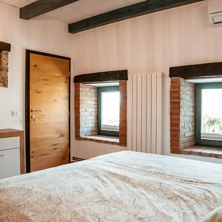 Апартаменты Mulberry House *